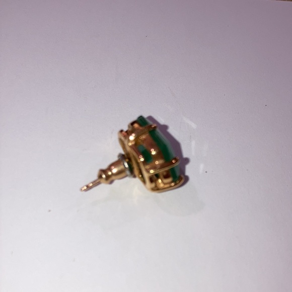 VINTAGE GREEN ACRYLIC DROP EARRING ON GOLD POST! - Picture 2 of 2